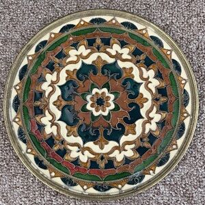 PRETTY! VINTAGE MCM CLOISONNE ENAMEL HAND-PAINTED MOSAIC BRONZE 7” WALL PLATE